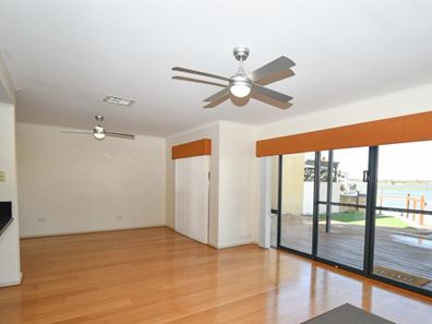 2/3 Piccolo Place, Halls Head WA 6210