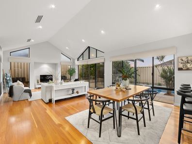 10 Perissa Road, Iluka WA 6028