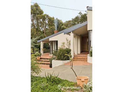 107 Falls Road, Lesmurdie WA 6076