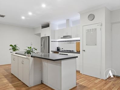 21 Munich Link, Piara Waters WA 6112