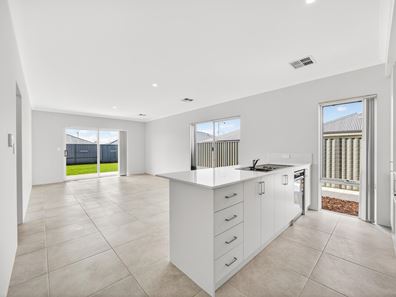 4 Feldspar Road, South Yunderup WA 6208
