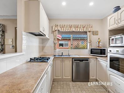 3/9 Railway Road, Kalamunda WA 6076