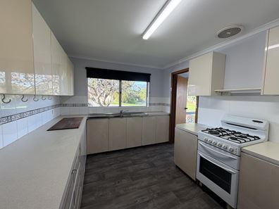 11 Hofrad Court, Yakamia WA 6330