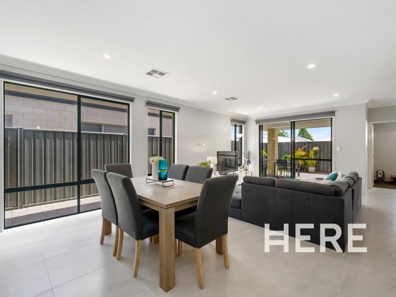 17 Claymore Place, Piara Waters WA 6112
