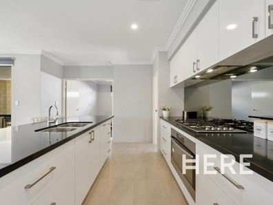 17 Claymore Place, Piara Waters WA 6112