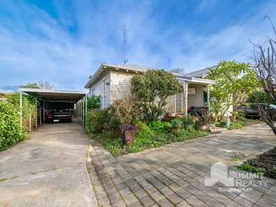 18 Teeluk Road, Carey Park WA 6230