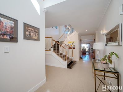 20 Hopewell Pass, Carramar WA 6031