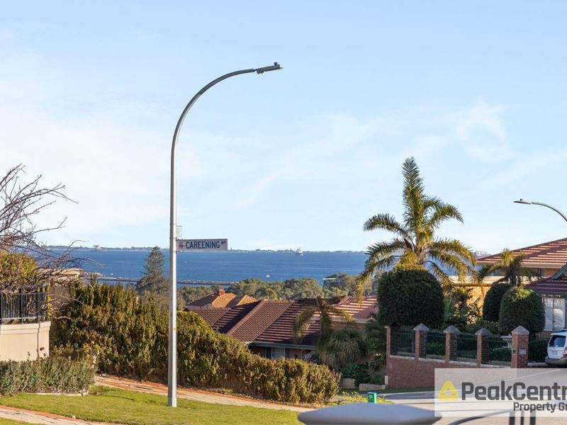 17 Longreach Parade, Coogee