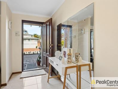 17 Longreach Parade, Coogee WA 6166
