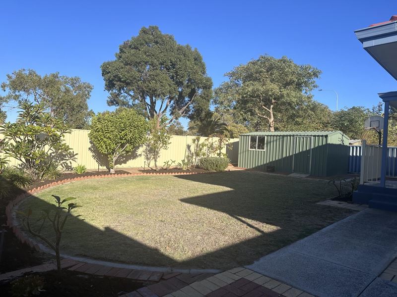 27 Allinson Dr, Girrawheen WA 6064