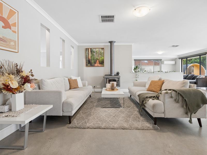 17 Arnisdale Road, Duncraig
