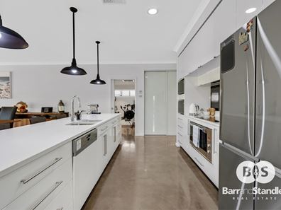 4 Dorset Way, Millbridge WA 6232