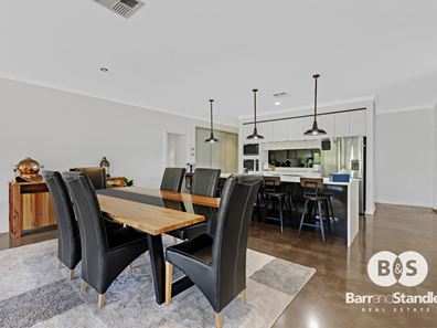4 Dorset Way, Millbridge WA 6232