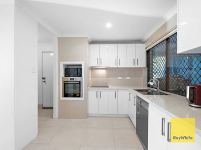 30 Sanderling Drive, Thornlie WA 6108