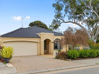 12 Kooralbyn Valley Crescent, Jandakot WA 6164