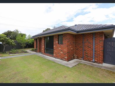 115 Third Avenue, Kelmscott WA 6111