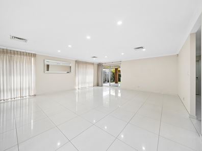 15 Moonstone Parkway, Wellard WA 6170