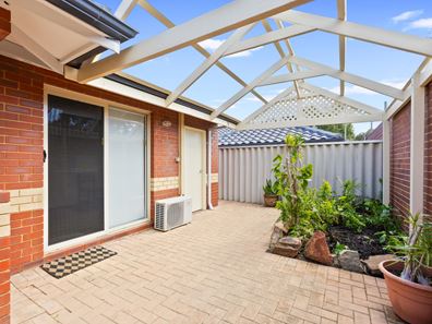 5/2 Corander Gardens, Carine WA 6020