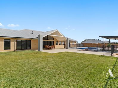 15 Redzel Place, Darling Downs WA 6122