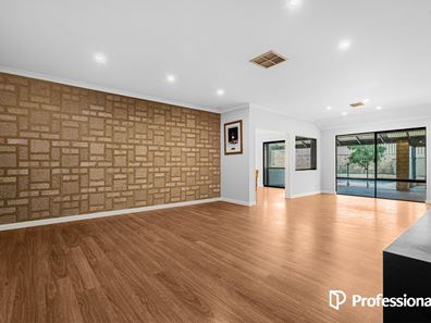 34 Stormbird Loop, Currambine WA 6028