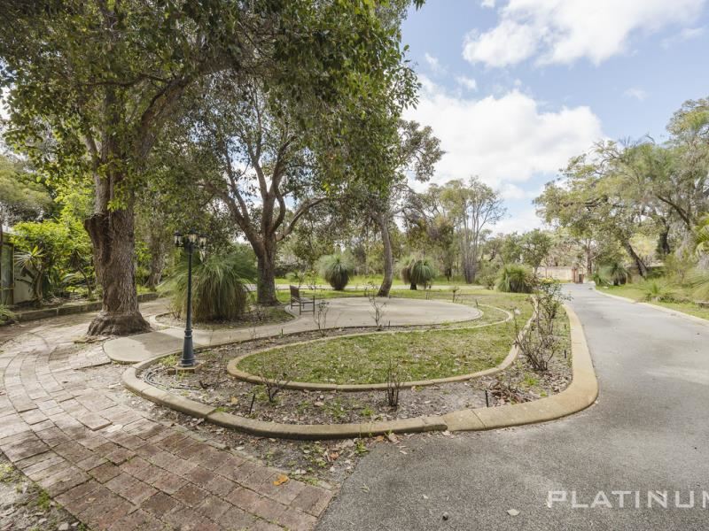 33 Wildflower Drive, Carramar WA 6031