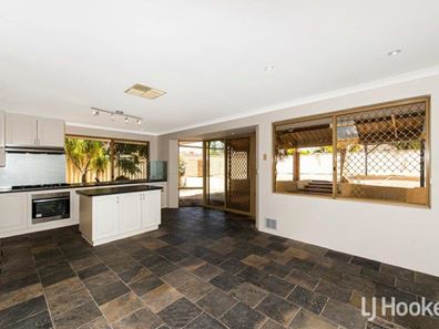 142 Forest Lakes Drive, Thornlie WA 6108