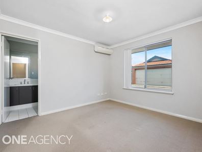 9/11 Hazlett Way, Canning Vale WA 6155