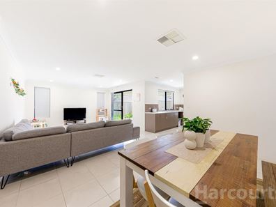 1/4 Fifth Avenue, Mandurah WA 6210