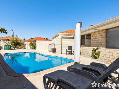 4 Brussels Circuit, Port Kennedy WA 6172