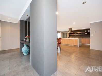 15 Edgehill Walk, Piara Waters WA 6112
