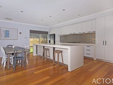 5 Acerosa Boulevard, Halls Head WA 6210