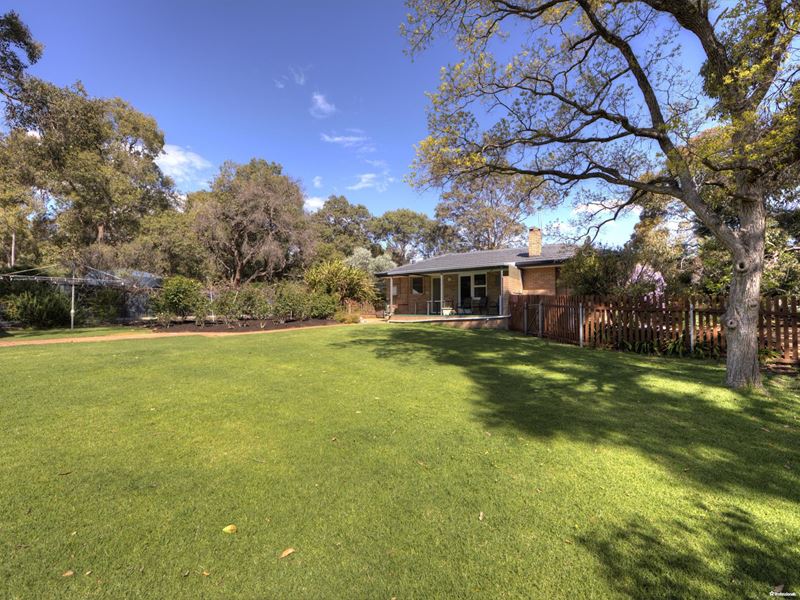 16 Falls Road, Lesmurdie