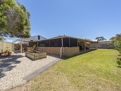 7 St Clair Place, Cooloongup WA 6168