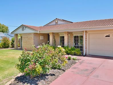 10 Seabreeze Street, Safety Bay WA 6169