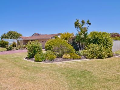 10 Seabreeze Street, Safety Bay WA 6169