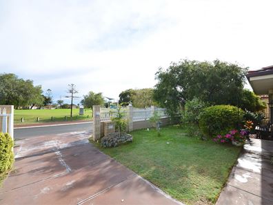 4 Little Green Gardens, Quinns Rocks WA 6030