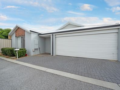 7/99 Lowanna Way, Armadale WA 6112