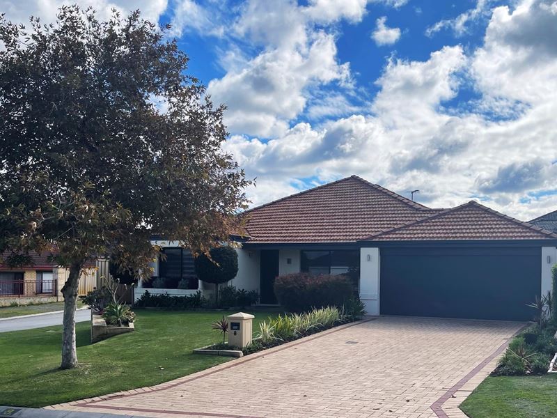 8 Waterford Parade, Darch