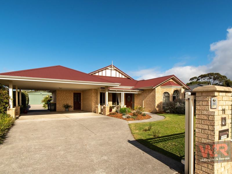 11 Grove Street West, Little Grove
