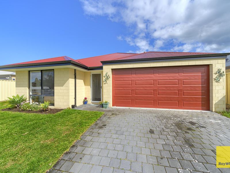 16 Dustan Way, Mckail