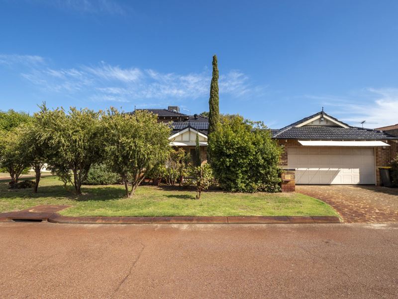 1 Lake Edge Court, Gwelup
