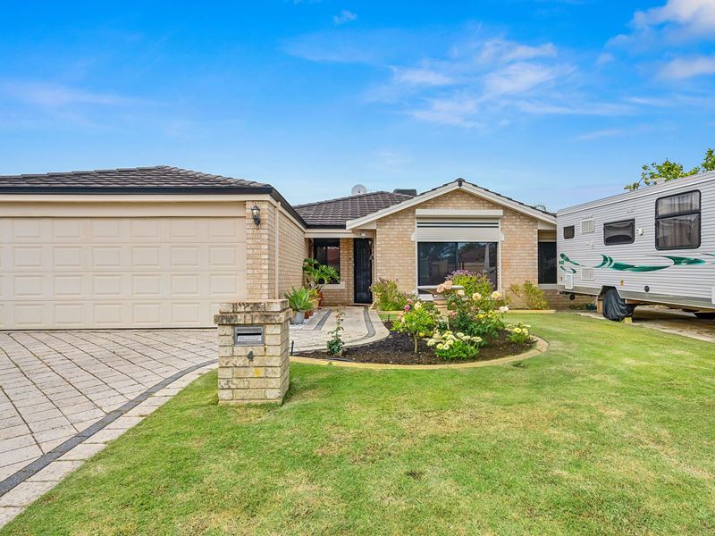 4 Deerina Green, Alexander Heights WA 6064