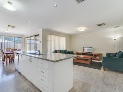 8 Astroloma Drive, Success WA 6164