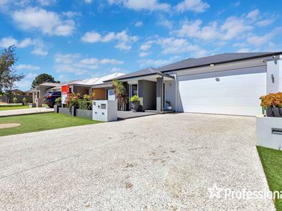 82 Fairweather Drive, Piara Waters WA 6112