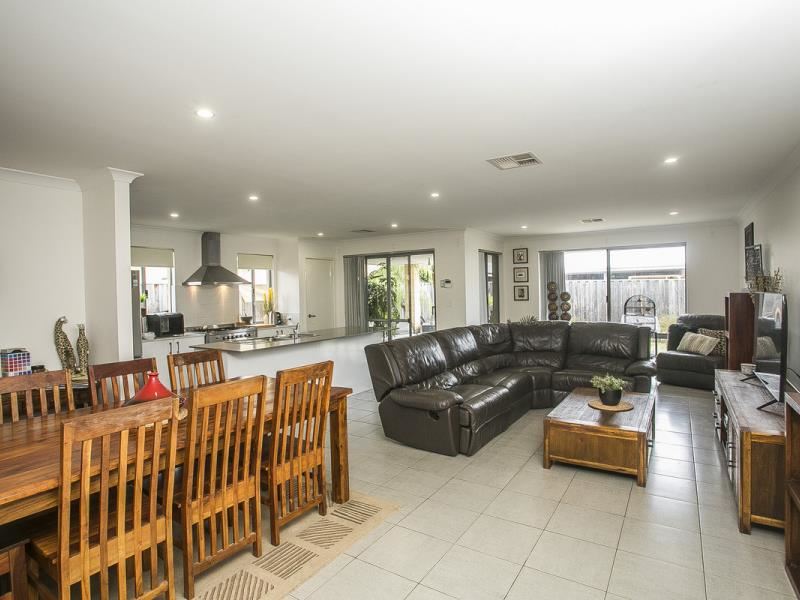 17 Hinxman Drive, Ellenbrook