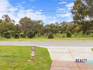 15 Langridge Crescent, Orelia WA 6167