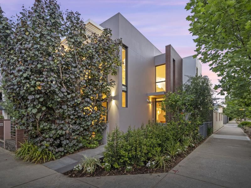 2 Lupin Hill Grove, Nedlands