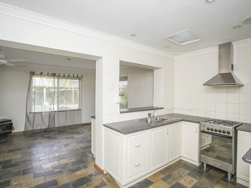 4 Endeavour Road, Hillarys WA 6025