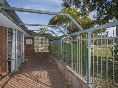 4 Endeavour Road, Hillarys WA 6025