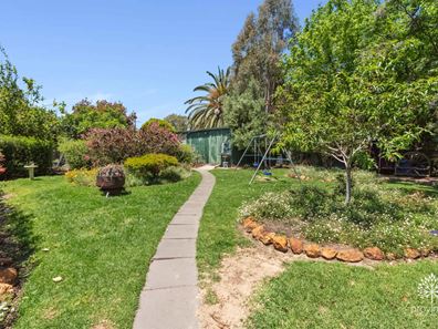 1 Nicholson Crescent, Lesmurdie WA 6076